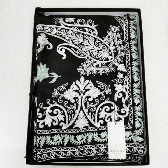 ショール 岡重 OKAJIMA 刺繍 大判 和洋兼用 wool カラーが選べる「錆青磁色×黒色 フォーマル 訪問着 御仕立上り 和服 着物コーディネート 袋帯 紬 訪問着 きもの お茶席着物 着物初心者 リサイクル着物 小紋 一昌 セレクトきもの一昌 大人の着物 藤林徳扇 婚礼着物 ブライダル  道中着 留袖 サイクル着物 綺麗な着物  名古屋帯 友禅 色無地