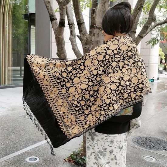 ショール 岡重 OKAJIMA 刺繍 大判 和洋兼用 wool カラーが選べる「飴色×黒色」「枯色×紺色」(ojs07) フォーマル 訪問着 御仕立上り 和服 着物コーディネート 袋帯 紬 訪問着 きもの お茶席着物 着物初心者 リサイクル着物 小紋 一昌 セレクトきもの一昌 大人の着物 藤林徳扇 婚礼着物 ブライダル  道中着 留袖 サイクル着物 綺麗な着物  名古屋帯 友禅 色無地