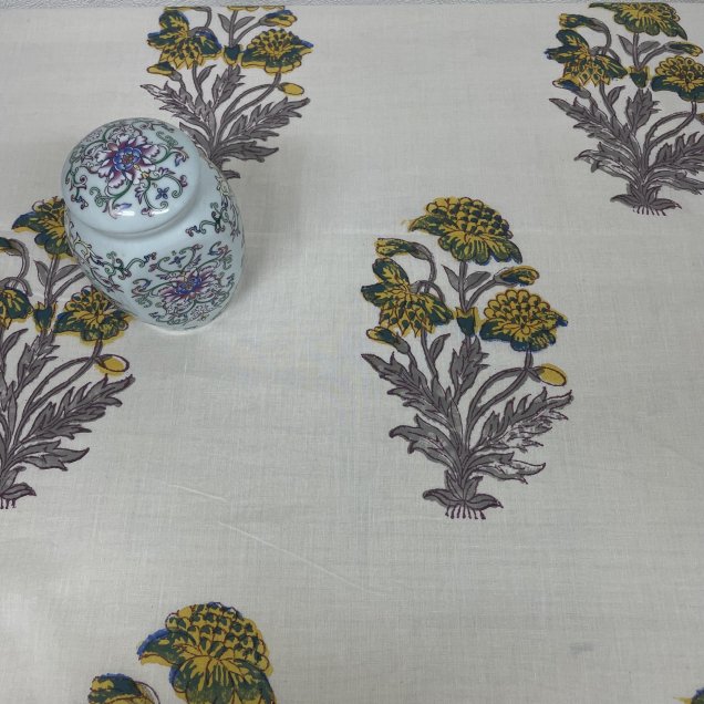६롡ϥɥ֥åץ Mughal Yellow And Brown Floral Butta Print