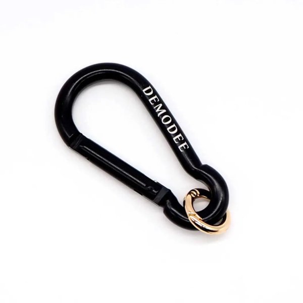 <img class='new_mark_img1' src='https://img.shop-pro.jp/img/new/icons11.gif' style='border:none;display:inline;margin:0px;padding:0px;width:auto;' />DEMODEE デモデ 　Carabiner BLACK