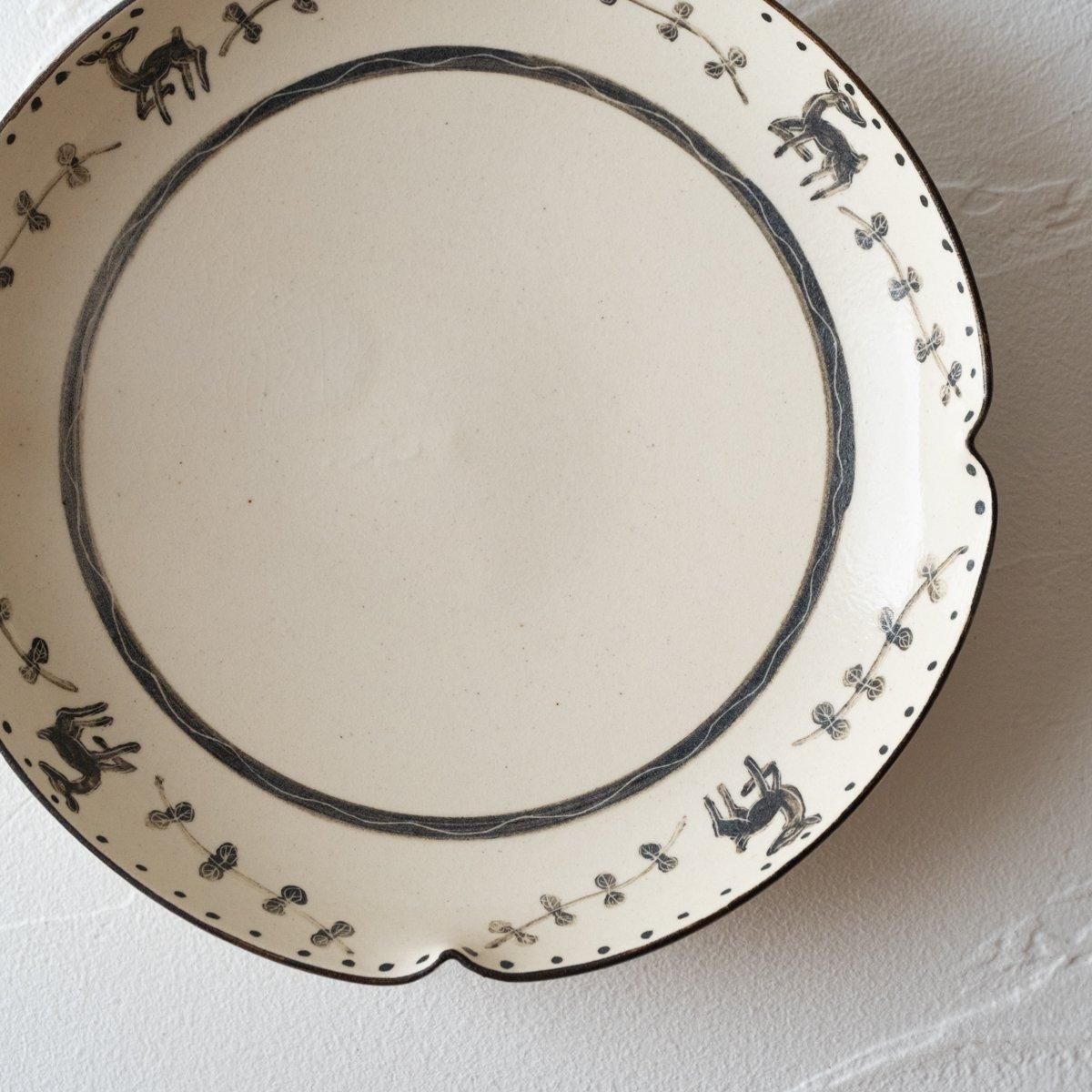 長﨑絢（nuyak） 鹿絵輪花皿 - alltid｜オルティッド 暮らしの道具