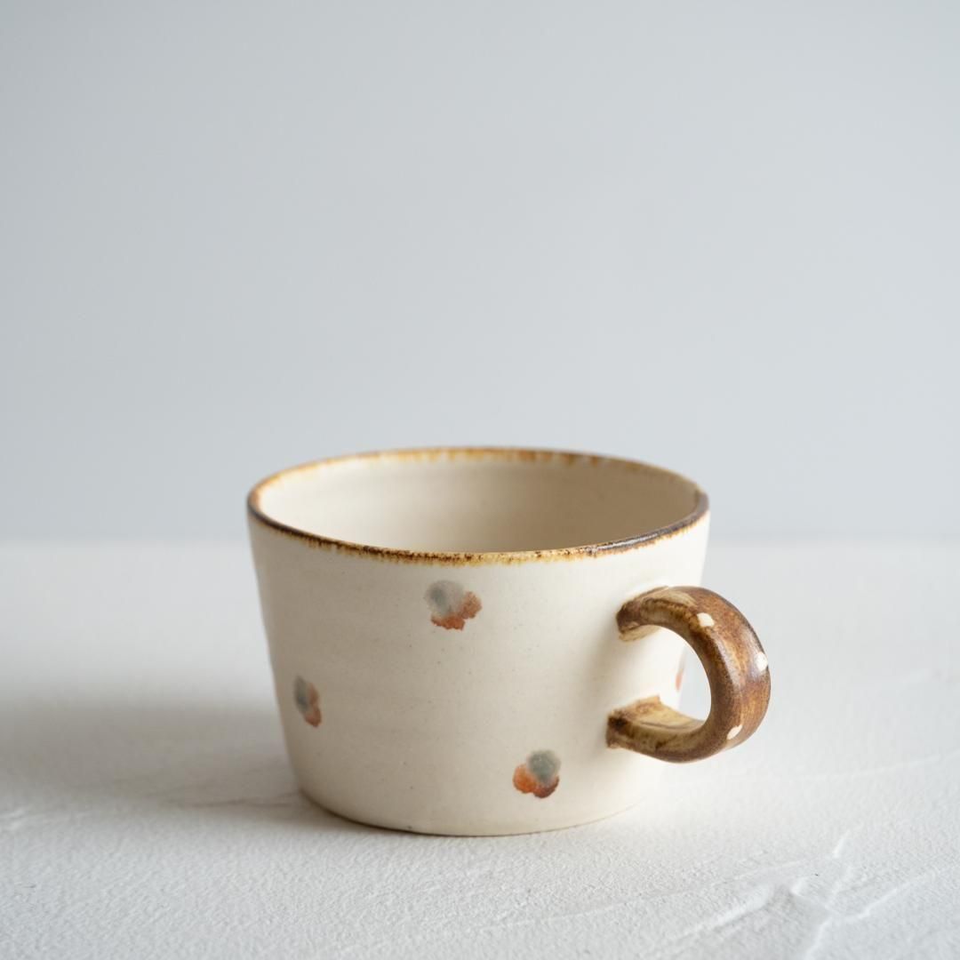 前田祥子（ひつじのてしごと） コーヒーカップシカク／三色ドット柄