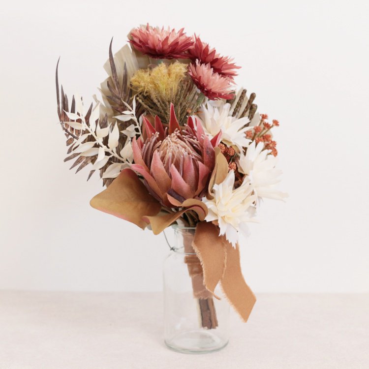 プロテアとワイルドフラワーのドライミニブーケ レッド×ホワイト 花瓶アレンジメント 造花 アーティフィシャルフラワー