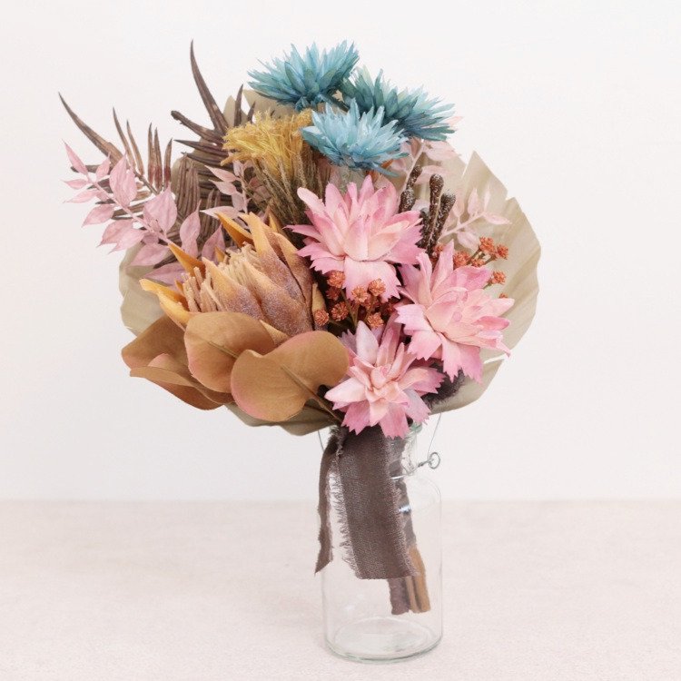 プロテアとワイルドフラワーのドライミニブーケ ブルー×ピンク 花瓶アレンジメント 造花 アーティフィシャルフラワー