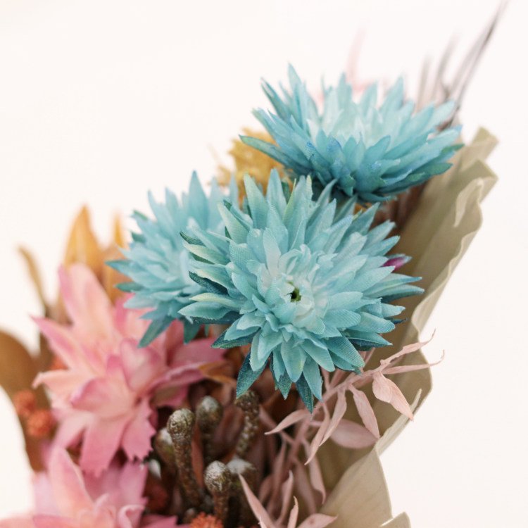 プロテアとワイルドフラワーのドライミニブーケ ブルー×ピンク 花瓶アレンジメント 造花 アーティフィシャルフラワー