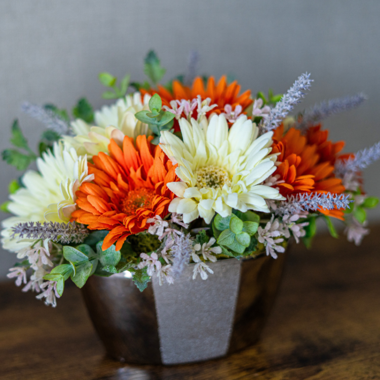 <img class='new_mark_img1' src='https://img.shop-pro.jp/img/new/icons57.gif' style='border:none;display:inline;margin:0px;padding:0px;width:auto;' />ガーベラのオーバルアレンジメント 造花 アーティフィシャルフラワー オレンジホワイト
