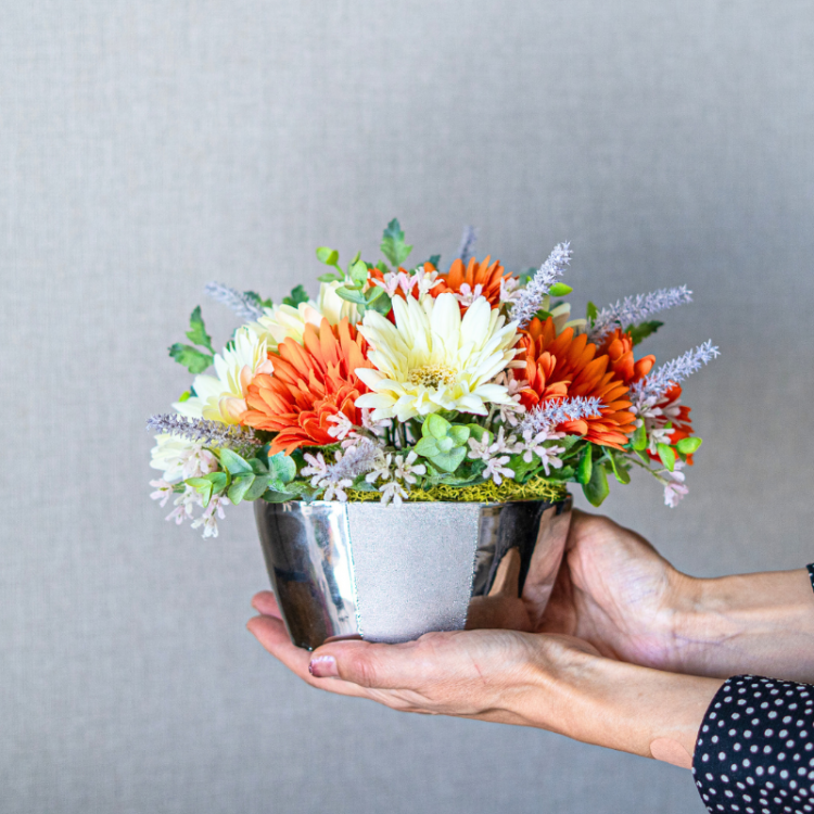 <img class='new_mark_img1' src='https://img.shop-pro.jp/img/new/icons57.gif' style='border:none;display:inline;margin:0px;padding:0px;width:auto;' />ガーベラのオーバルアレンジメント 造花 アーティフィシャルフラワー オレンジホワイト