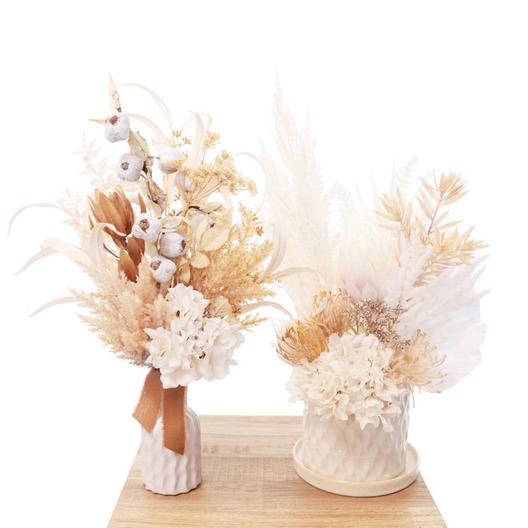 パンパスグラスとアジサイパームリーフのドライフラワー風アレンジメント ホワイト 造花 アーティフィシャルフラワー