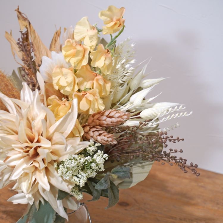 ダリアとスイトピーのミニブーケ ベージュ×モスグリーン 花瓶アレンジメント 造花 アーティフィシャルフラワー