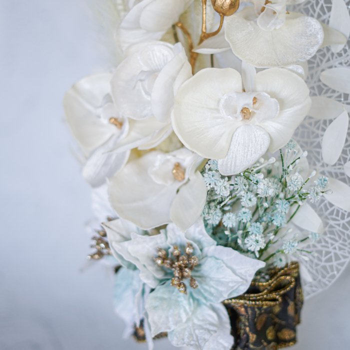 胡蝶蘭とポインセチアのwhiteラメアレンジメント 花瓶アレンジメント 造花 アーティフィシャルフラワー