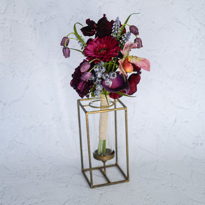 Burgundy ガーベラとパフィオのアレンジメント 花瓶アレンジメント 造花 アーティフィシャルフラワー
