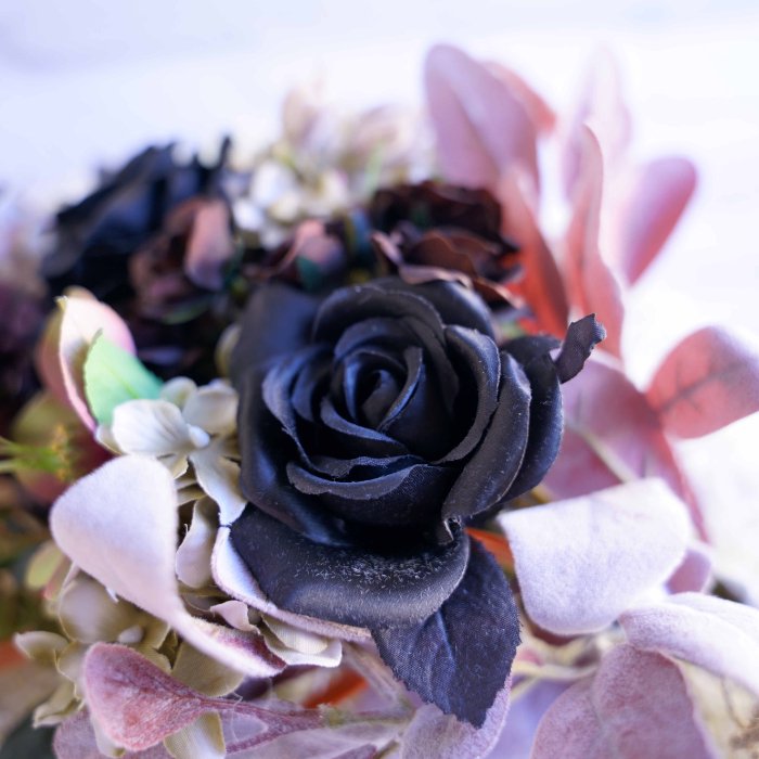 黒バラのスタイリッシュなスワッグブーケ 造花 アーティフィシャルフラワー