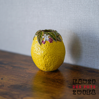 <img class='new_mark_img1' src='https://img.shop-pro.jp/img/new/icons6.gif' style='border:none;display:inline;margin:0px;padding:0px;width:auto;' />Despots(デスポッツ) Lemon vase with loaf 花瓶 陶器