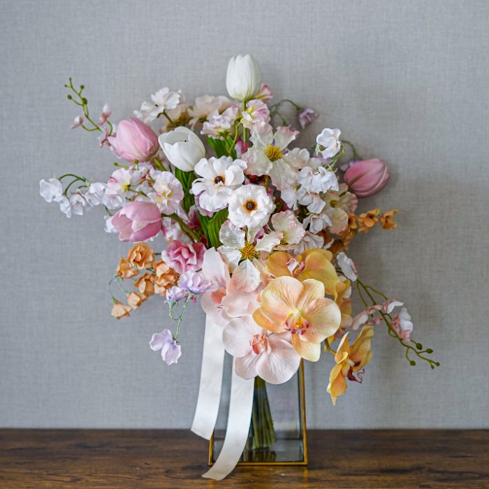 胡蝶蘭とスイートピー、チューリップのクラッチブーケ pink×orange 花瓶アレンジメント 造花 アーティフィシャルフラワー 結婚式
