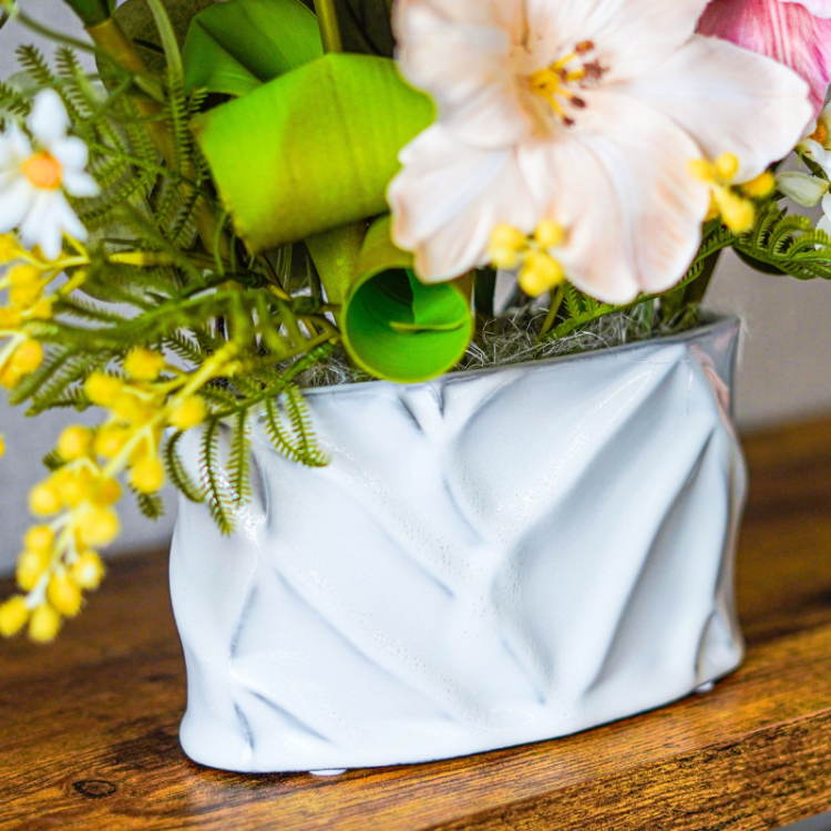 <img class='new_mark_img1' src='https://img.shop-pro.jp/img/new/icons6.gif' style='border:none;display:inline;margin:0px;padding:0px;width:auto;' />開花チューリップとミモザのアレンジメント 花瓶アレンジメント 造花 アーティフィシャルフラワー