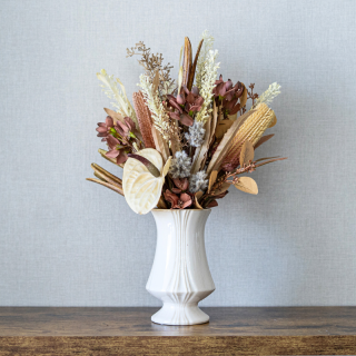 <img class='new_mark_img1' src='https://img.shop-pro.jp/img/new/icons6.gif' style='border:none;display:inline;margin:0px;padding:0px;width:auto;' />アンスリウムとユーカリのドライ風アレンジメント 花瓶アレンジメント 造花 アーティフィシャルフラワー