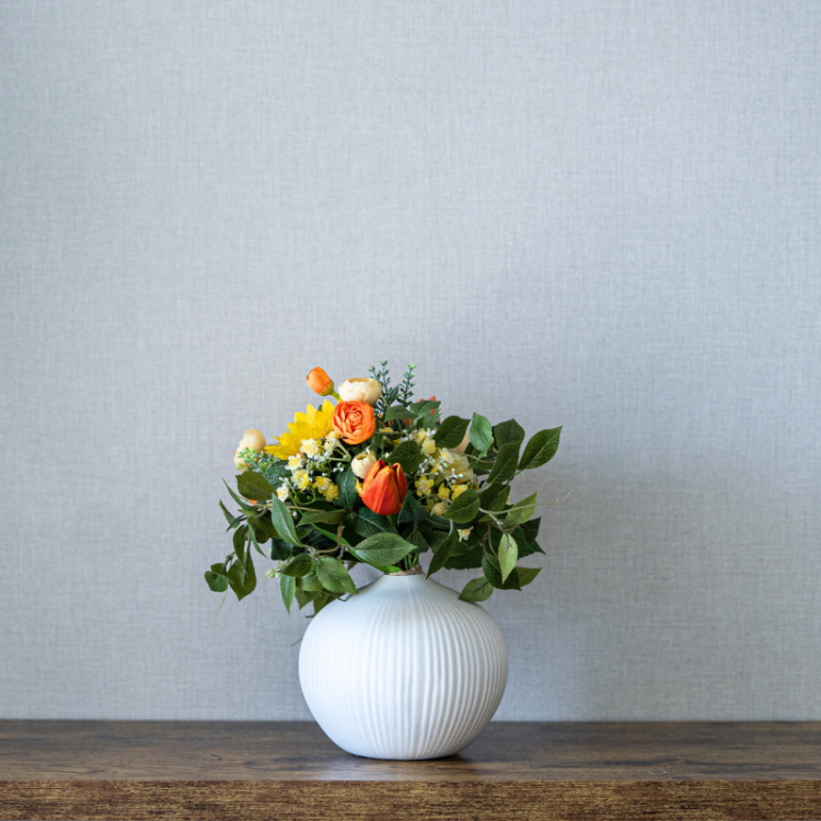 <img class='new_mark_img1' src='https://img.shop-pro.jp/img/new/icons6.gif' style='border:none;display:inline;margin:0px;padding:0px;width:auto;' />ひまわりとバターカップのビタミンアレンジメント 花瓶アレンジメント 造花 アーティフィシャルフラワー 向日葵 ラナンキュラス チューリップ