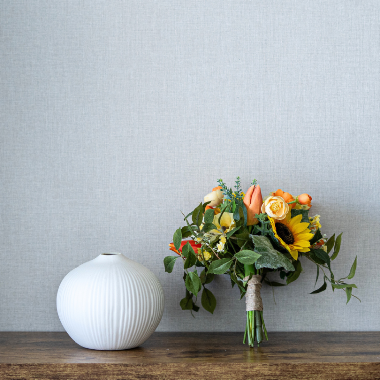 <img class='new_mark_img1' src='https://img.shop-pro.jp/img/new/icons6.gif' style='border:none;display:inline;margin:0px;padding:0px;width:auto;' />ひまわりとバターカップのビタミンアレンジメント 花瓶アレンジメント 造花 アーティフィシャルフラワー 向日葵 ラナンキュラス チューリップ