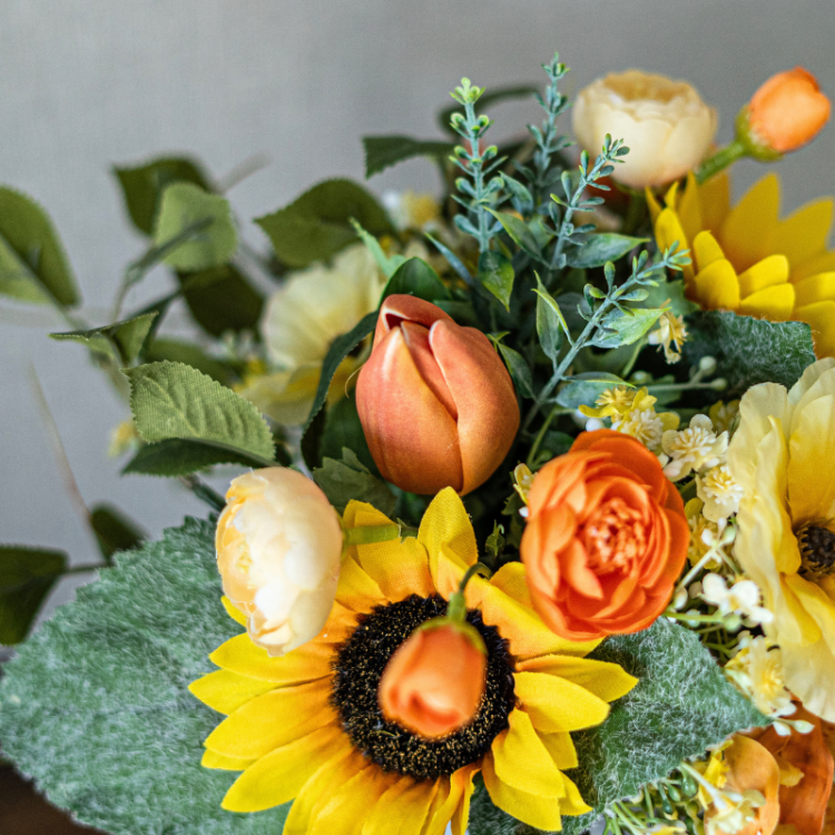 <img class='new_mark_img1' src='https://img.shop-pro.jp/img/new/icons6.gif' style='border:none;display:inline;margin:0px;padding:0px;width:auto;' />ひまわりとバターカップのビタミンアレンジメント 花瓶アレンジメント 造花 アーティフィシャルフラワー 向日葵 ラナンキュラス チューリップ