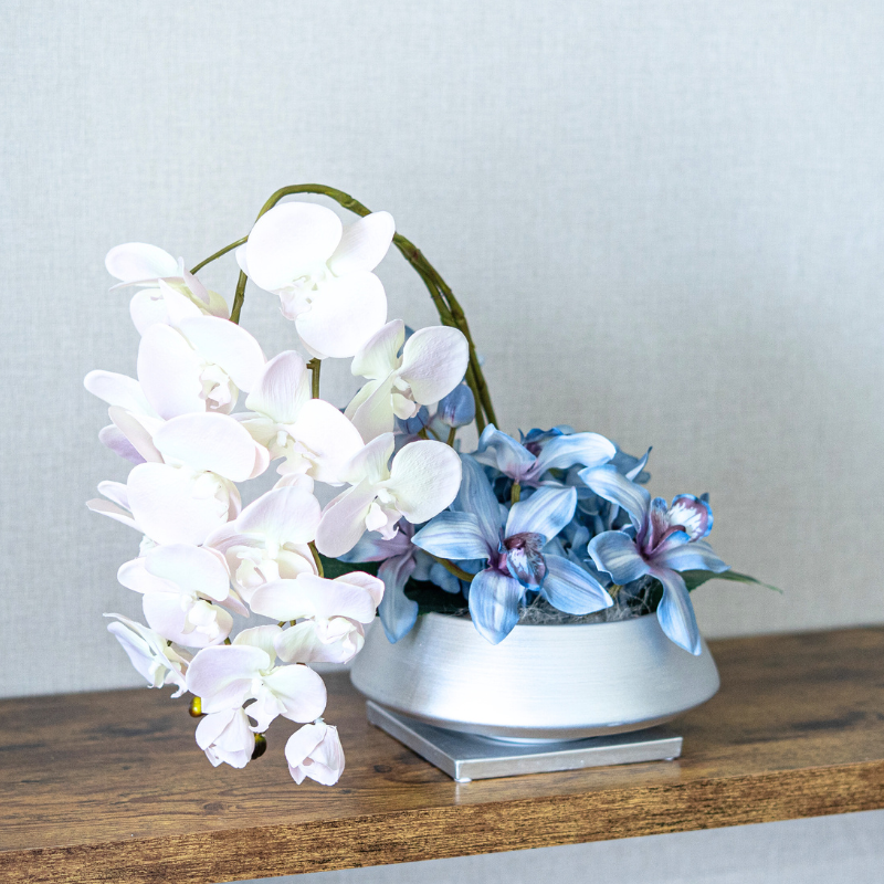 <img class='new_mark_img1' src='https://img.shop-pro.jp/img/new/icons6.gif' style='border:none;display:inline;margin:0px;padding:0px;width:auto;' />胡蝶蘭と紫陽花のアレンジメント 花瓶アレンジメント 造花 アーティフィシャルフラワー モダン インテリア