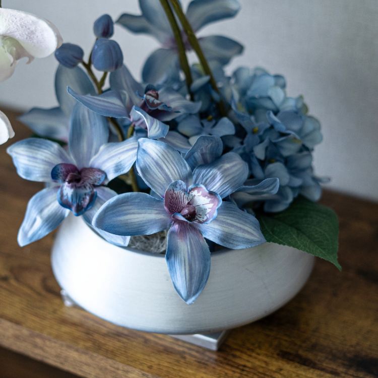 <img class='new_mark_img1' src='https://img.shop-pro.jp/img/new/icons6.gif' style='border:none;display:inline;margin:0px;padding:0px;width:auto;' />胡蝶蘭と紫陽花のアレンジメント 花瓶アレンジメント 造花 アーティフィシャルフラワー モダン インテリア