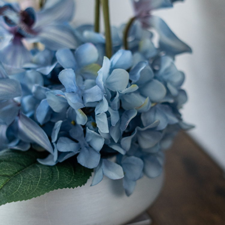 <img class='new_mark_img1' src='https://img.shop-pro.jp/img/new/icons6.gif' style='border:none;display:inline;margin:0px;padding:0px;width:auto;' />胡蝶蘭と紫陽花のアレンジメント 花瓶アレンジメント 造花 アーティフィシャルフラワー モダン インテリア