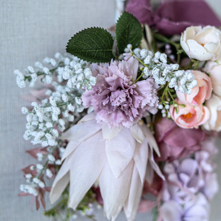 <img class='new_mark_img1' src='https://img.shop-pro.jp/img/new/icons6.gif' style='border:none;display:inline;margin:0px;padding:0px;width:auto;' />ローズとカーネーションのミニアレンジメント スワッグ ブーケアレンジメント 造花 アーティフィシャルフラワー