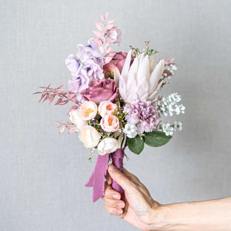 <img class='new_mark_img1' src='https://img.shop-pro.jp/img/new/icons6.gif' style='border:none;display:inline;margin:0px;padding:0px;width:auto;' />ローズとカーネーションのミニアレンジメント スワッグ ブーケアレンジメント 造花 アーティフィシャルフラワー