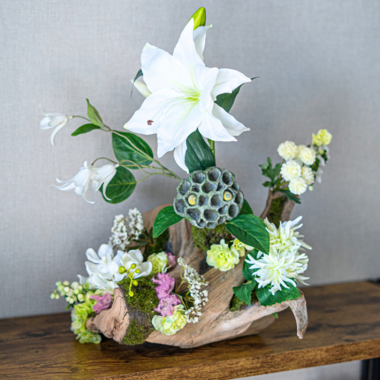 <img class='new_mark_img1' src='https://img.shop-pro.jp/img/new/icons6.gif' style='border:none;display:inline;margin:0px;padding:0px;width:auto;' />ユリとカーネーションの流木アレンジメント 造花 アーティフィシャルフラワー ナチュラルインテリア 流木