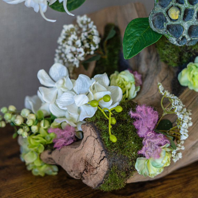 <img class='new_mark_img1' src='https://img.shop-pro.jp/img/new/icons6.gif' style='border:none;display:inline;margin:0px;padding:0px;width:auto;' />ユリとカーネーションの流木アレンジメント 造花 アーティフィシャルフラワー ナチュラルインテリア 流木