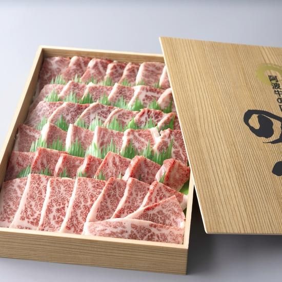 【専用カゴ】特選黒毛和牛・特上牛カルビ1kg★贈答品・御祝内祝・送料無料 贈答用特選カルビ焼肉1000g（1箱） - 阿波牛の匠 のべ