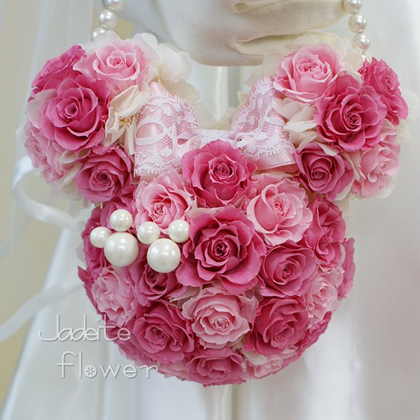 プリザーブドフラワーのバラとアジサイでミニーちゃんの形をしたピンク色のかわいいバックブーケ