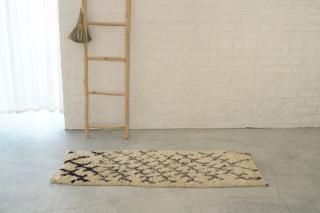  145x55 vintage moroccanrug<img class='new_mark_img2' src='https://img.shop-pro.jp/img/new/icons23.gif' style='border:none;display:inline;margin:0px;padding:0px;width:auto;' />