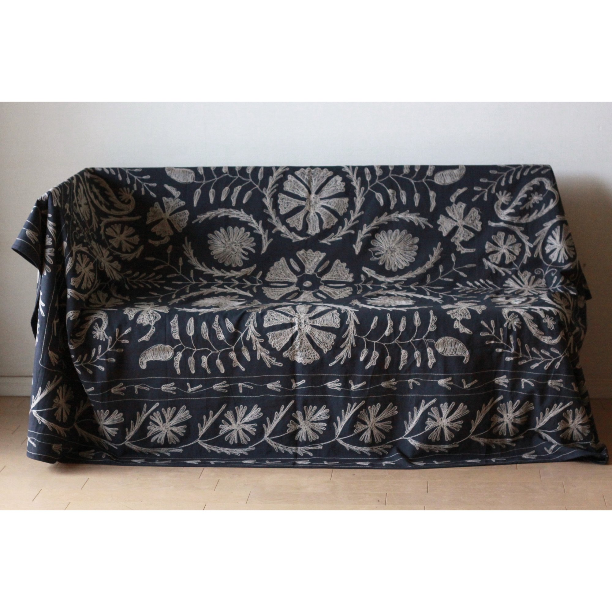 Suzani Embroidery 222×147 - カンタキルト ラリーキルト インド刺繍 