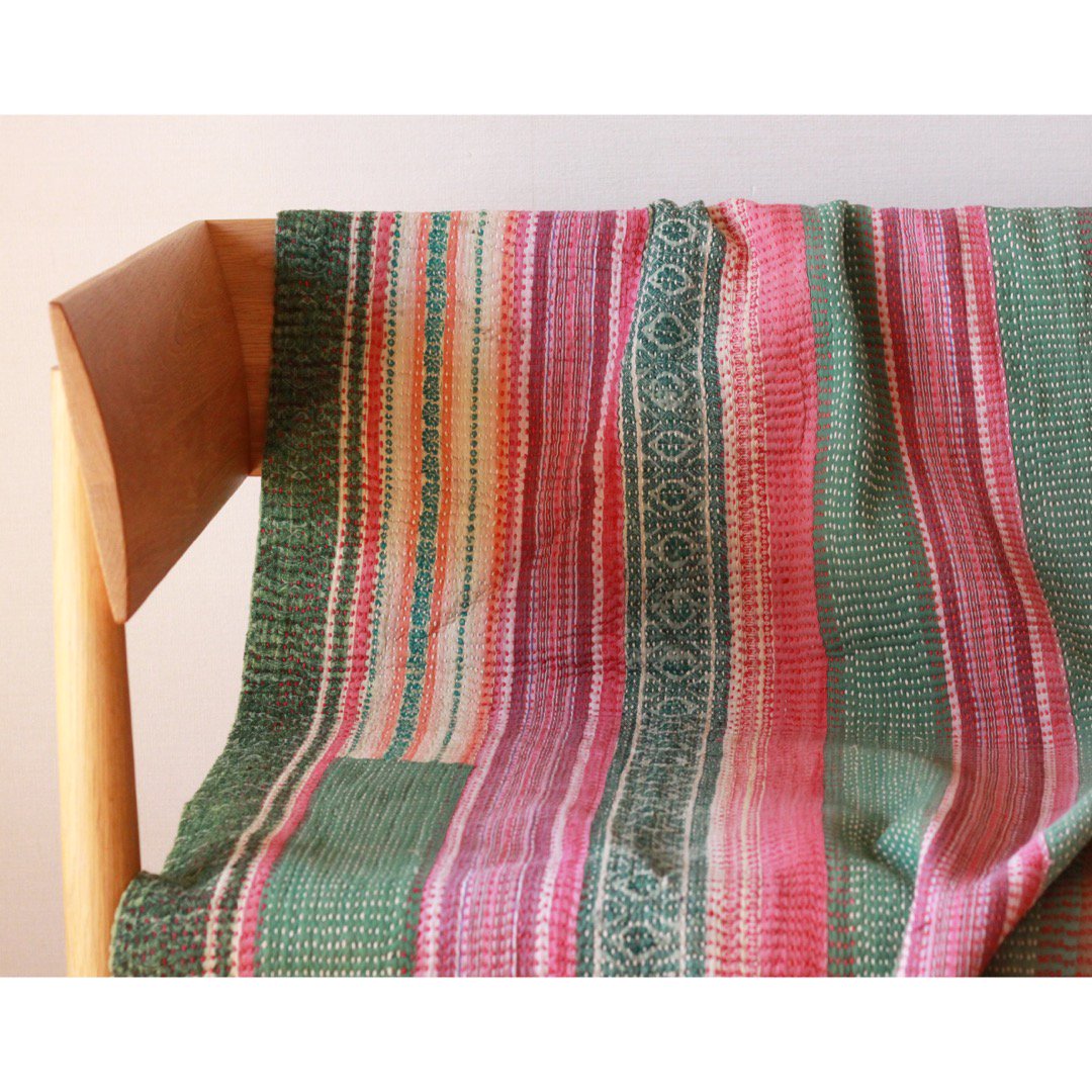 Vintage Kantha Quilt　152×123 - カンタキルト ラリーキルト インド刺繍キルト通販専門店 【A Little Fable】
