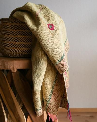 <img class='new_mark_img1' src='https://img.shop-pro.jp/img/new/icons8.gif' style='border:none;display:inline;margin:0px;padding:0px;width:auto;' />Vintage Overdye Kantha Quilt227151