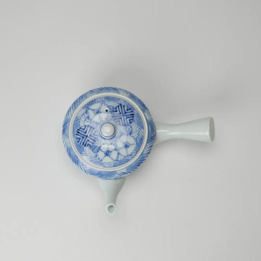 渓山窯 (佐賀) 有田焼 染付地紋撫子平急須 - 暮らしの雑貨とギフトのお