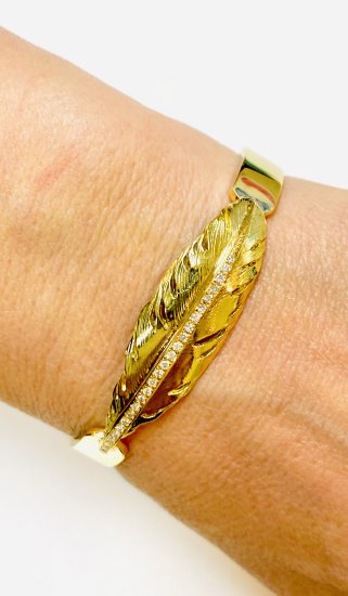 Hanbleca Golden Feather bangle - HIRO