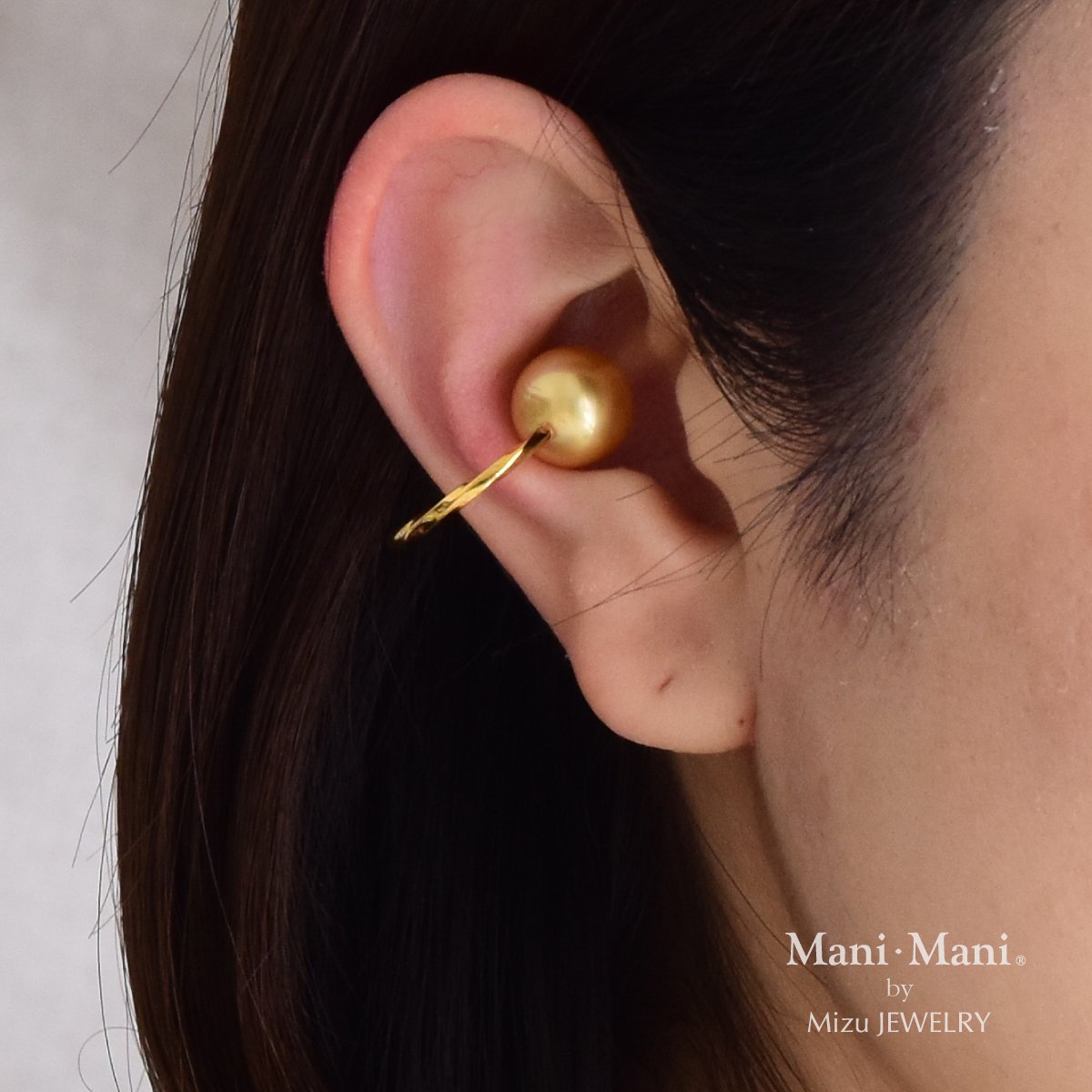 白蝶真珠ゴールドカラー アコヤ真珠 ツイストツインズ イヤーカフ（片耳） | 華やかでフェミニンなインパクトある耳飾り - Mizu JEWELRY