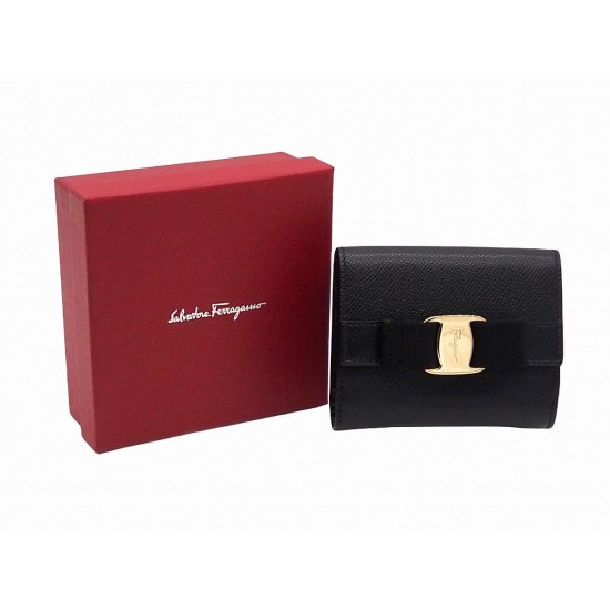 Salvatore Ferragamo ヴァラ リボン ブラック カーフ 二つ折り財布 | 22A926 727713 - lia makana