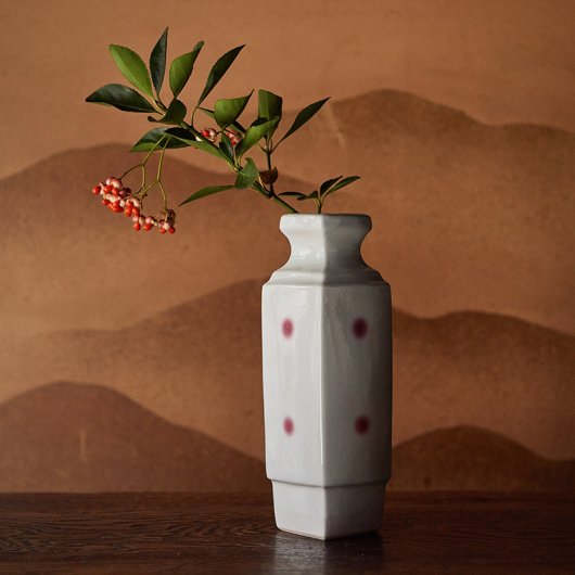 花瓶・白磁「内藤美弥子さんの作品」陶芸家