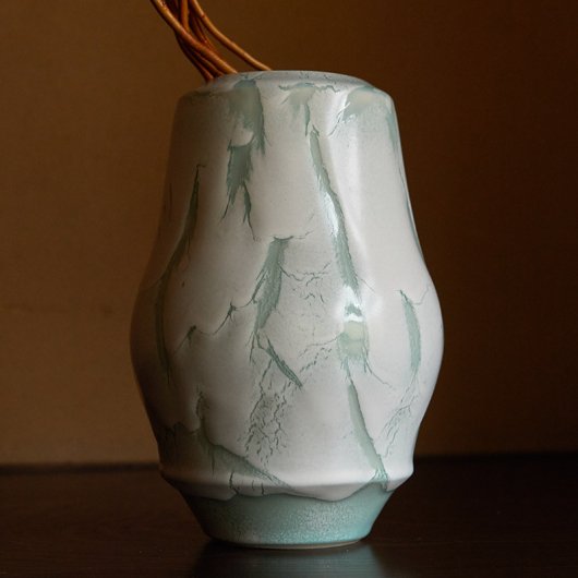 花瓶・白磁「内藤美弥子さんの作品」陶芸家 - 食器