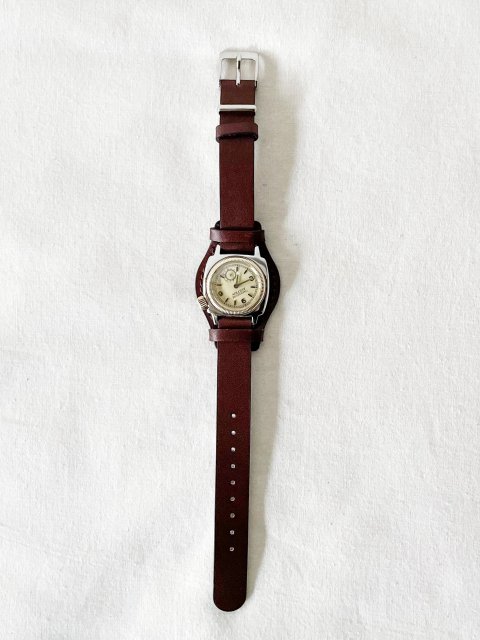TAKAHIROMIYASHITA The Soloist.  VAGUE WATCH Co.<br>Coussin BEGINNING<br>Size S (28mm)<img class='new_mark_img2' src='https://img.shop-pro.jp/img/new/icons5.gif' style='border:none;display:inline;margin:0px;padding:0px;width:auto;' />