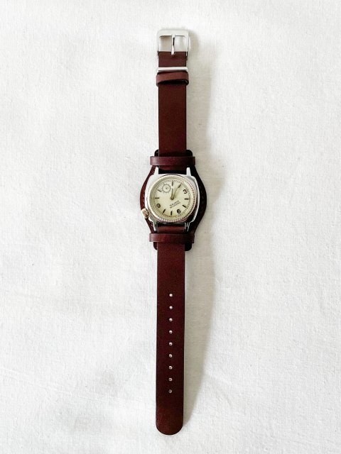 TAKAHIROMIYASHITA The Soloist.  VAGUE WATCH Co.<br>Coussin BEGINNING<br>Size L (32mm)<img class='new_mark_img2' src='https://img.shop-pro.jp/img/new/icons5.gif' style='border:none;display:inline;margin:0px;padding:0px;width:auto;' />