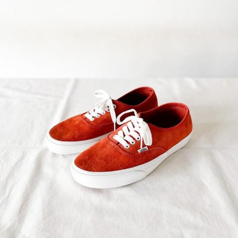 VANS<br>AUTHENTIC PIG SUEDE<img class='new_mark_img2' src='https://img.shop-pro.jp/img/new/icons5.gif' style='border:none;display:inline;margin:0px;padding:0px;width:auto;' />