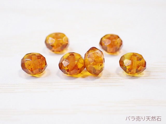 アンバー（琥珀）｜ボタンカット（穴径0.8mm）約6x6x3.4～6.5x6.5x4.2mm【1粒130円】 -  バラ売り天然石｜天然石ビーズのバラ売り専門店