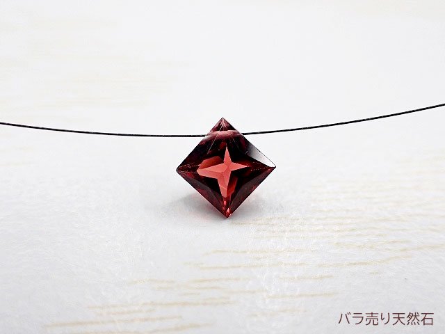 ルースに穴開け！宝石質！ガーネット｜AAA｜ダイヤカット・約8x8x2.9～8.3x8.3x4.1mm【1個298円】 -  バラ売り天然石｜天然石ビーズのバラ売り専門店