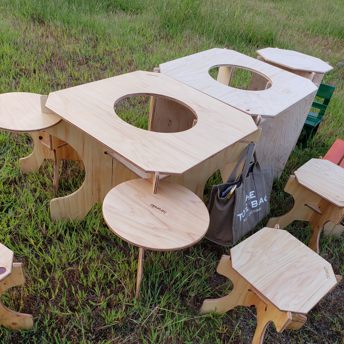 アウトドア向け組み立て式七輪テーブル1台＋組立椅子4脚セット - hirundo