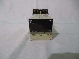  (omron) ޥåS ŻҲĴ(ץ饰󥿥) E5CS-R1KJU  AC100-240