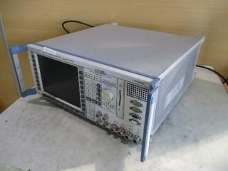 Rohde & Schwarz CMU200 Universal Radio Communication Tester 1100.0008.02